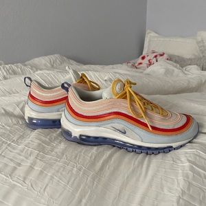 Size 8.5 Nike sneakers. Air max 270